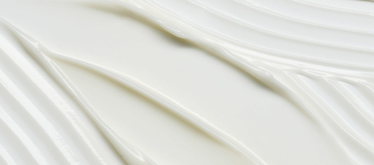A creamy swatch of a white moisturizing cream.